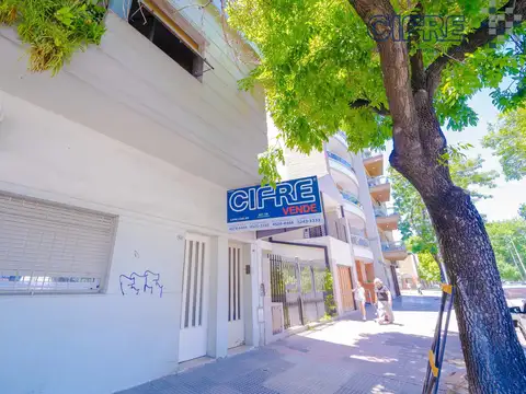 PH de 3 ambientes al frente con entrada independiente, balcón   terraza propia