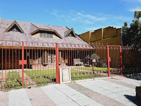 Casa 5 ambientes con 3 baños