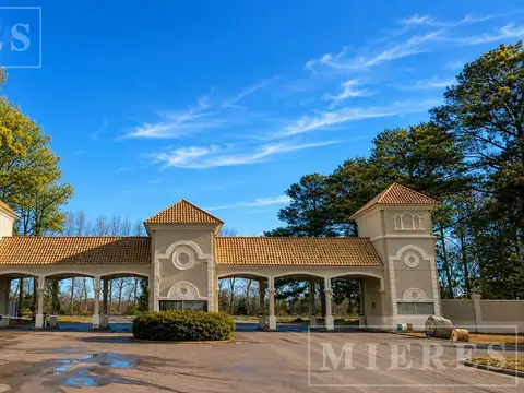 Terreno de 1609m² en venta en Los Pinares, Pilar