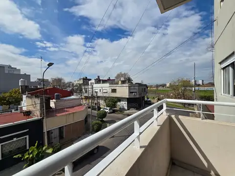 Monoambiente dividido bajas expensas y cocina separada, Saenz Peña