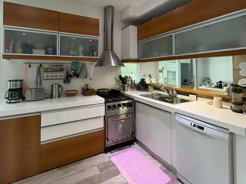 Casa 5 ambientes con 2 baños