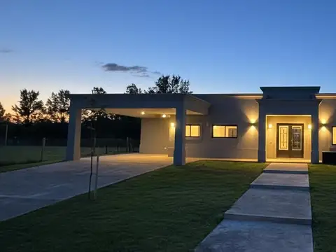 ADG. Hermosa casa a estrenar en Barrio Monet