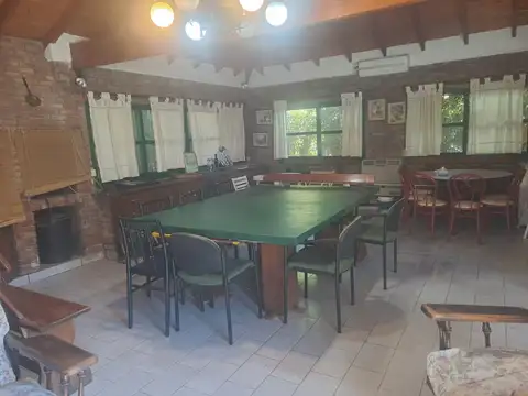 Casa en Venta con 3 cocheras