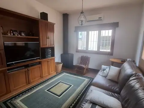 Casa en venta c/ cochera en La Paz