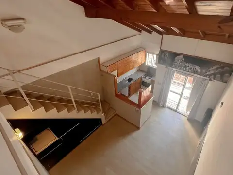 VENTA DEPTO 2 AMB TIPO DUPLEX AL FRENTE C/BALCON