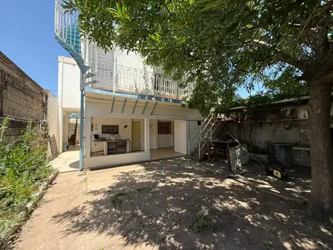 CASA A LA VENTA 4 DORMITORIOS EN NUEVO ALBERDI 