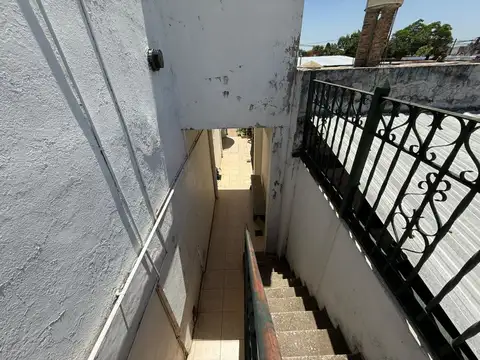 Casa 6 ambientes con 2 baños