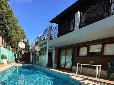 Casa en Venta con 2 cocheras