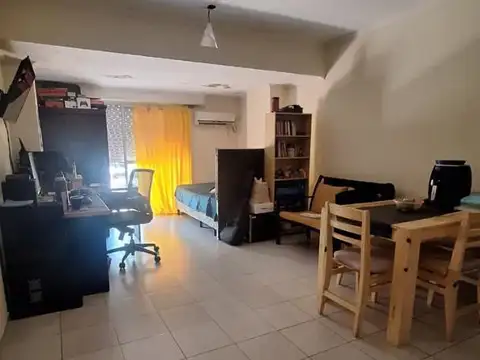 MONOAMBIENTE FRENTE A HOSPITAL.-