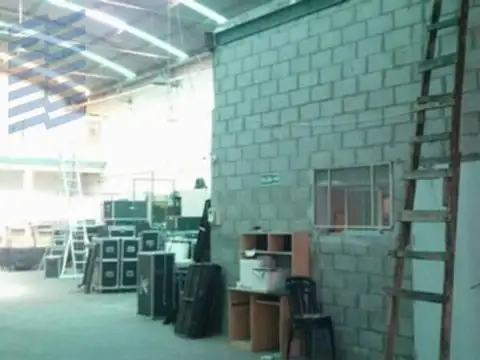 Galpón, Villa Urquiza- Deposito con Entrada Camion