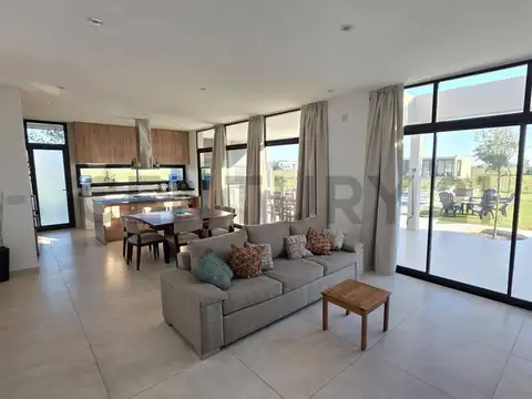 Casa en Venta en Los Tres Pinos, USD 230.000