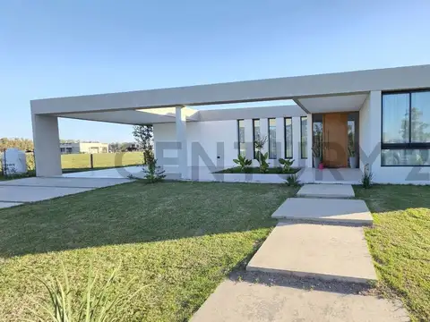 Casa en Venta con 2 cocheras