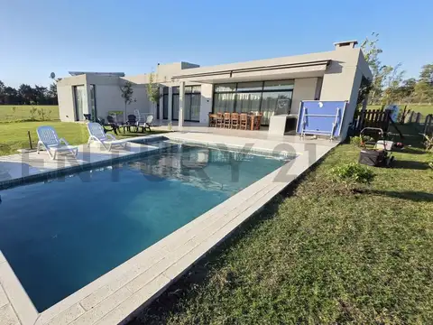 VENTA Casa 4 ambientes con escritorio, pileta y vista a arboleda | Barrio Norte, Tres Pinos, Gener