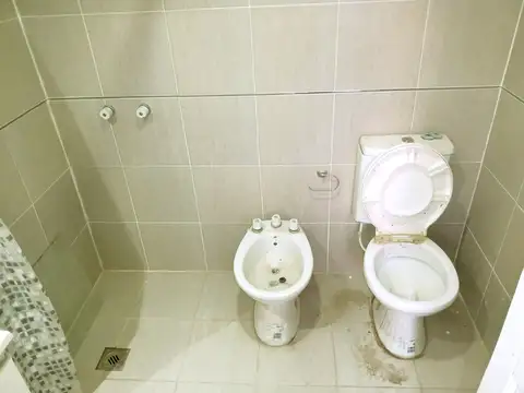 DEPARTAMENTO 3 AMBIENTES TIPO CASA CON PATIO Y SIN EXPENSAS - RECICLADO A NUEVO. TOTAL 100 M2.