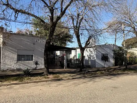 Casa con Depto Hernandez entre Noailles y Reibel