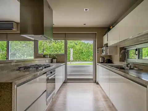 Casa en Venta en Berazategui, USD 640.000