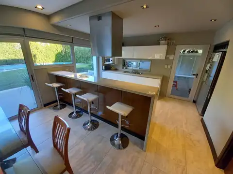 CASA EN VENTA LOS TRONCOS