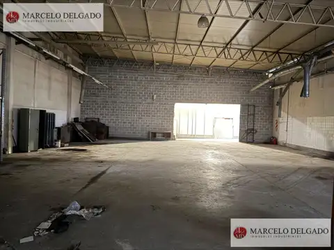 Depósito de 1000m2 en alquiler, techo de losa, excelente ubicación.