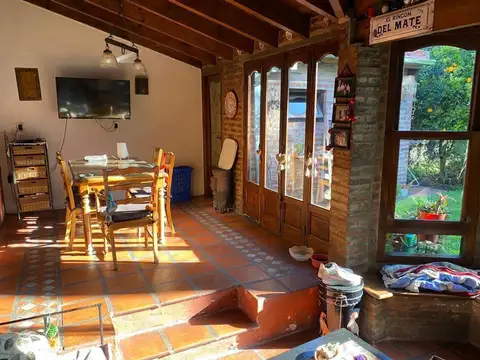 Casa 4 ambientes con 2 baños