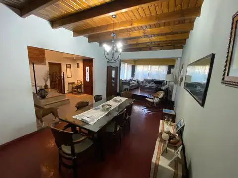 Casa en Venta en Castelar, USD 320.000