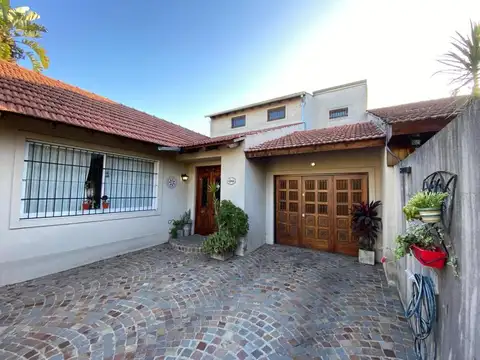 CASA EN VENTA - Castelar Norte