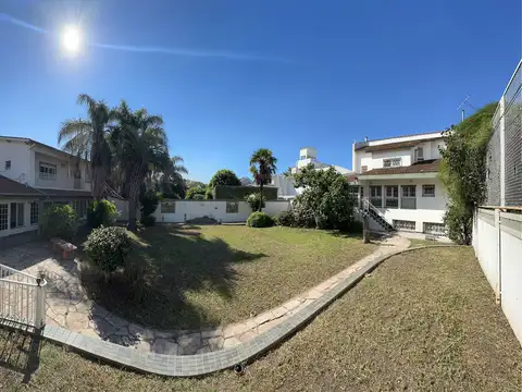 Casa 7 ambientes con 6 baños