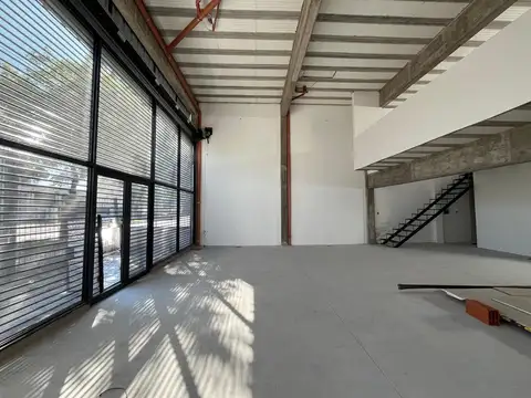 AMPLIO LOCAL COMERCIAL A ESTRENAR EN ALQUILER