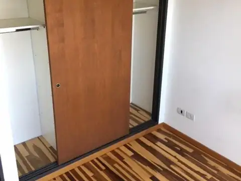 Dos ambientes en venta con fácil salida a autopista La Plata