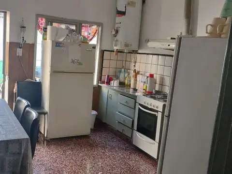 PH en venta al frente de 3 ambientes con patiio