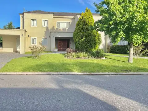 Casa 7 ambientes con 3 baños