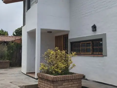 Casa 3 dormitorios en Venta en Vistalba con pileta