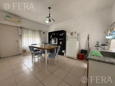 Venta PH 3 ambientes con patio en Wilde