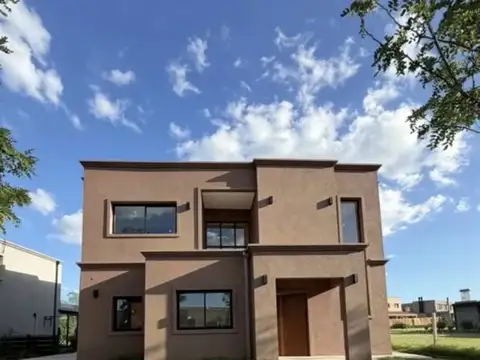 Casa Chalet  en Alquiler en Santo Tomas, Derqui, Pilar