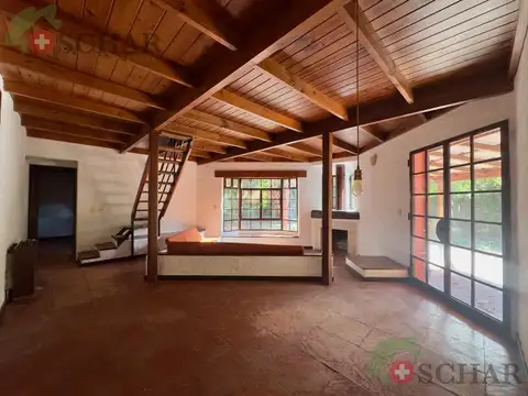 Casa en Alquiler con 1 cochera