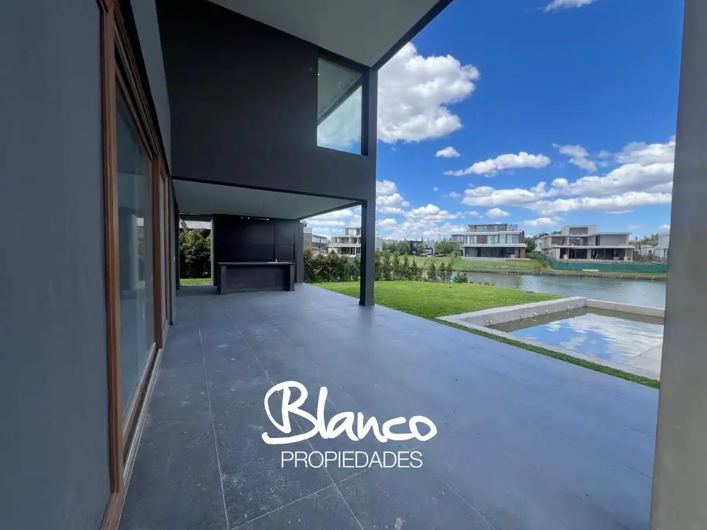 Casa en Venta con cochera