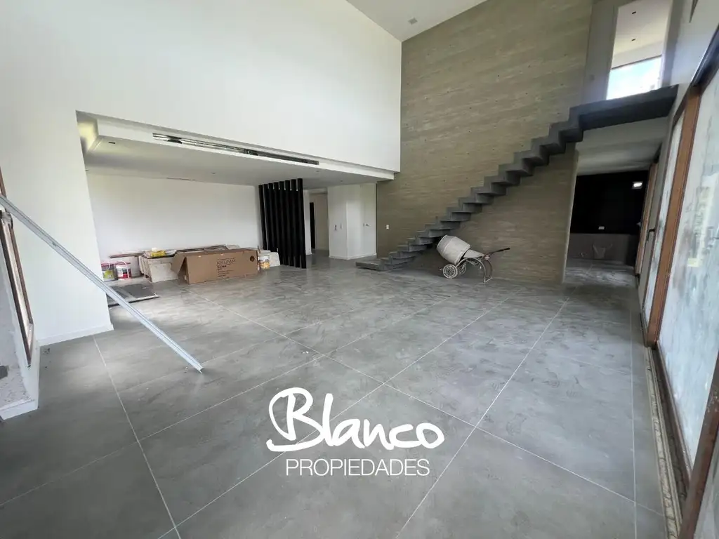 Casa - 424  m² Cubierta | 4 dormitorios | A Estrenar | 7 baños | 5 ambientes | 1 cochera