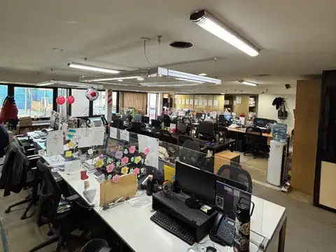 Oficina en Alquiler con 2 cocheras