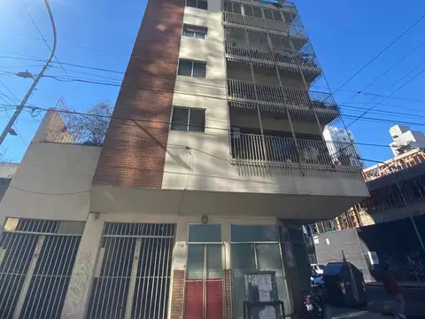 DEPARTAMENTO 4 AMBIENTES CON COCHERA Y PATIO