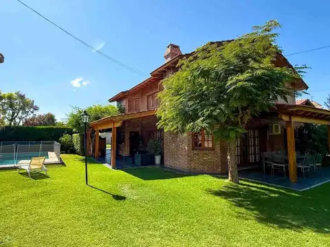 Casa en venta en barrio privado de godoy cruz