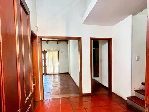 Casa 5 ambientes con 3 baños