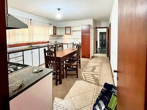 Casa en Venta con 4 cocheras