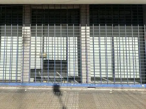 local EN PLENO LINIERS , ZONA COMERCIAL !!! 136 M2 EN UNA PLANTA !