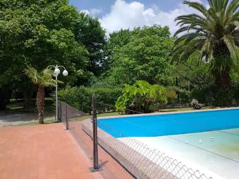 Casa 8 ambientes con 6 baños