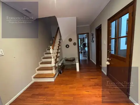 Casa 6 ambientes con 2 baños