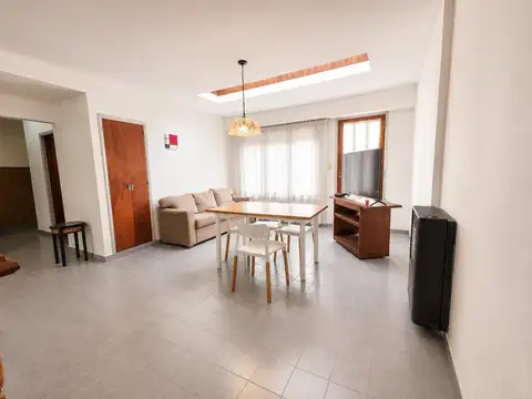 VENTA CHALET 5 AMBIENTES EN DOS PLANTAS - 