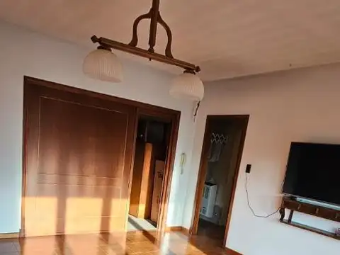 VENTA CHALET 5 AMBIENTES EN DOS PLANTAS -
