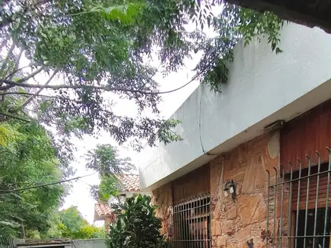 Casa en venta de 2 dormitorios c/ cochera en Villa Elisa