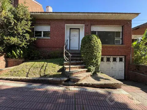 Venta de PH 4 ambientes en venta en zona chauvin, a reciclar