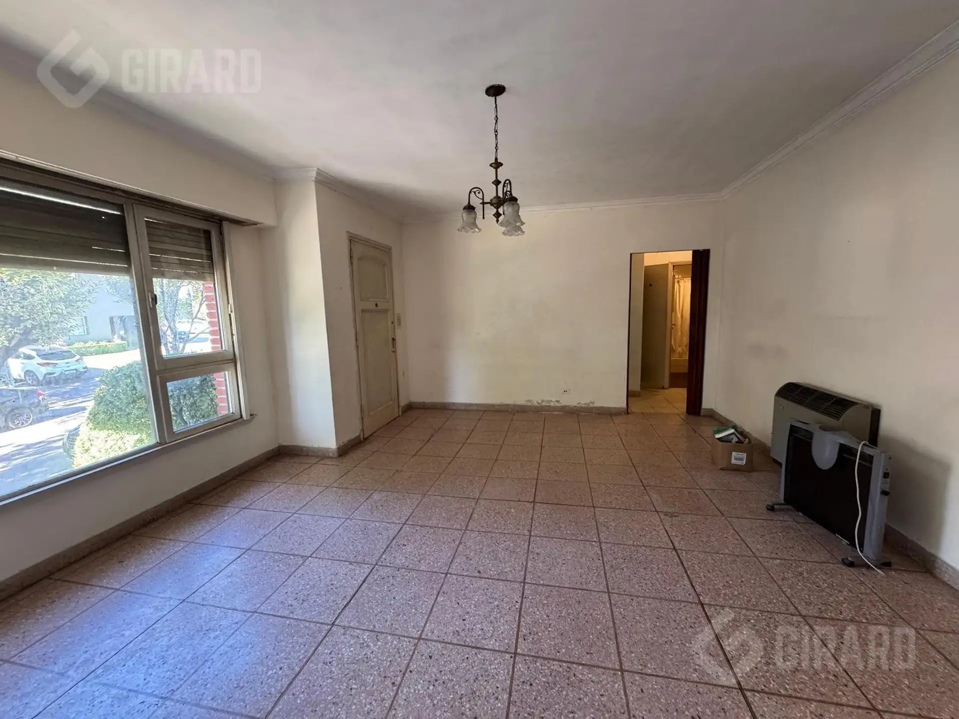 Venta de PH 4 ambientes en venta en zona chauvin, a reciclar