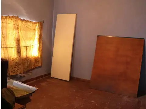 Casa 2 dormitorios con patio y quincho